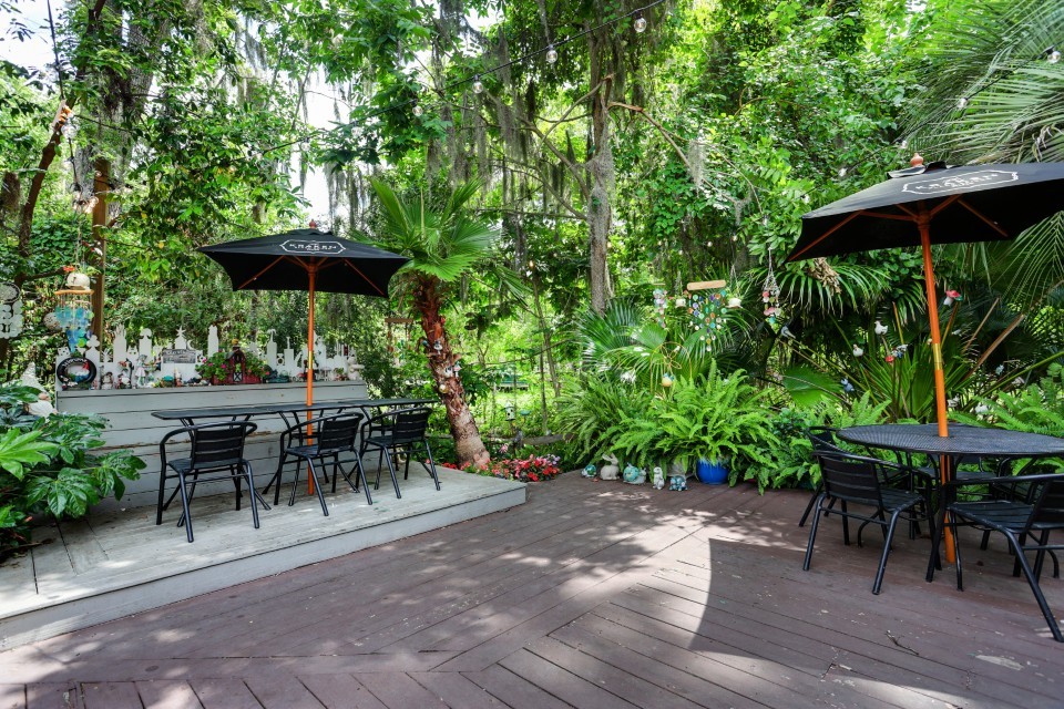 Quiet Driftaway Cafe garden patio setting